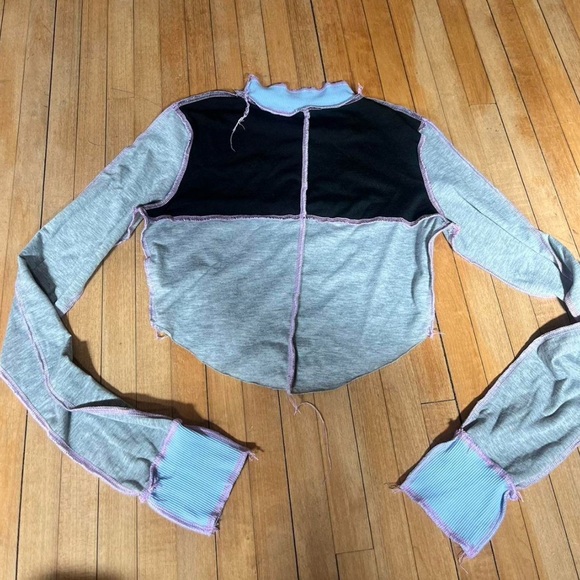 Colorful Natalie long sleeve colorblock stitch cropped top🩵🩷 - Picture 5 of 6